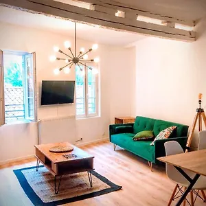Appartement Une Maison Design Dans Le Centre