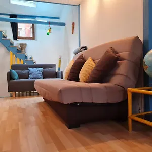 Hébergement de vacances Petite Maison Fraîche Et Lumineuse En Plein Centre-ville !